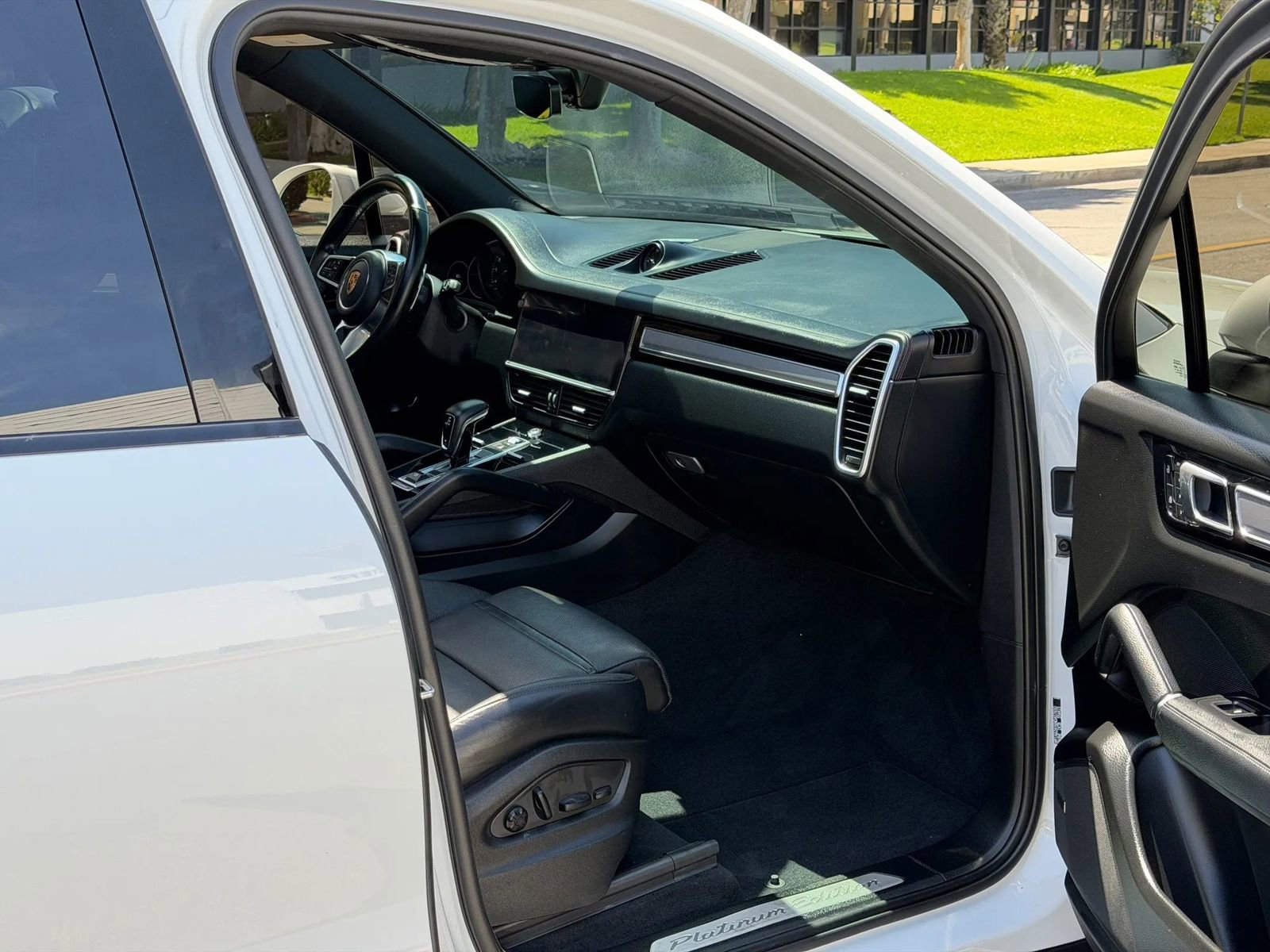 Used 2022 Porsche Cayenne Platinum Edition w/ Premium Package Plus AWD/4WD image 22