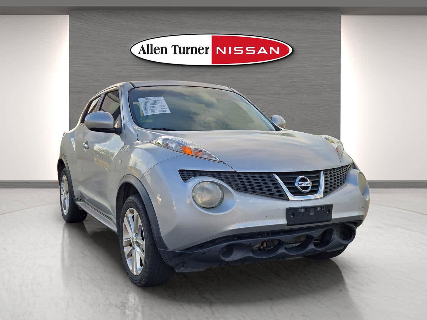 Used 2014 Nissan Juke SV w/ Navigation Package FWD video 2
