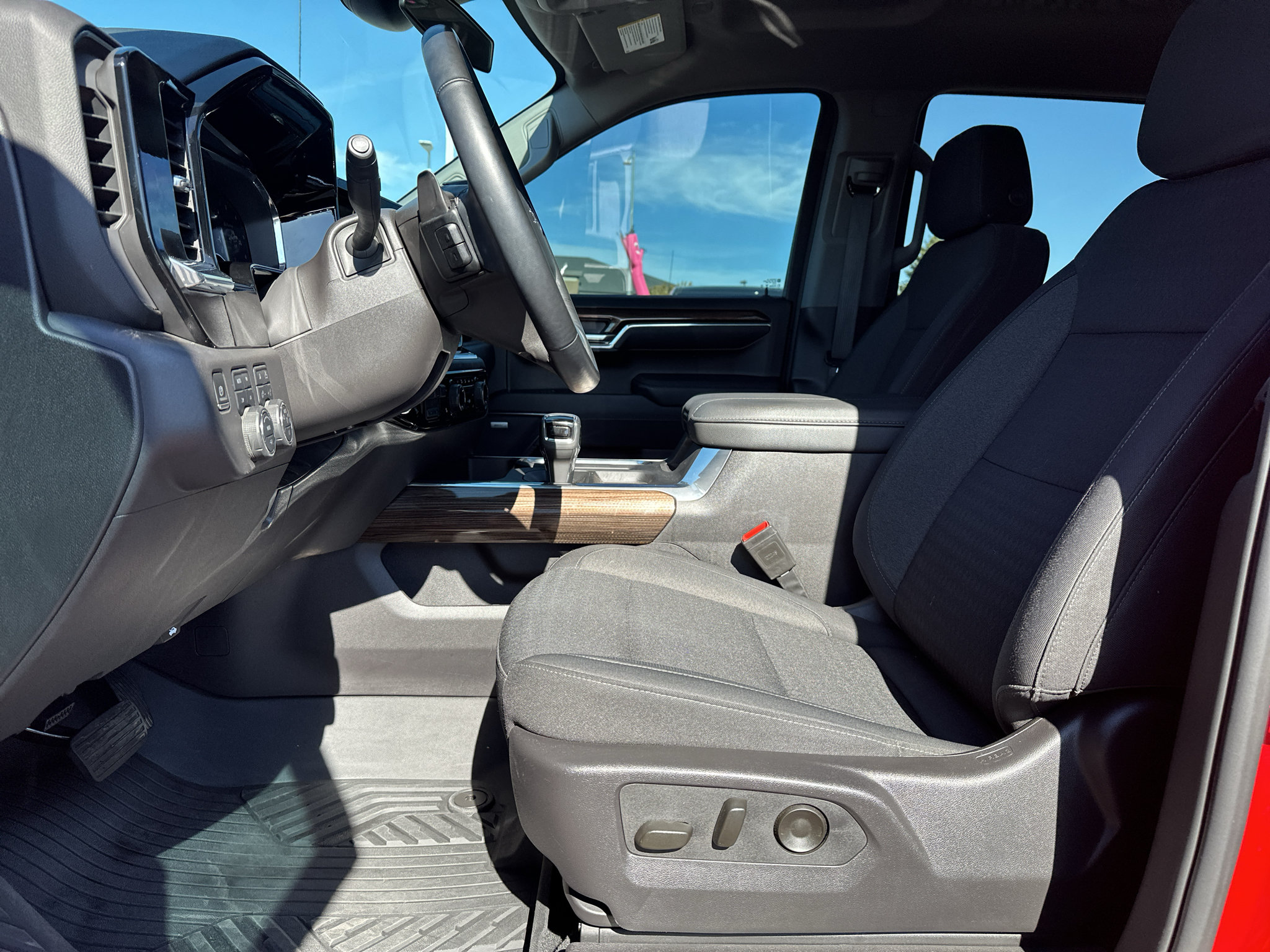 Used 2024 Chevrolet Silverado 1500 LT Trail Boss AWD/4WD image 15