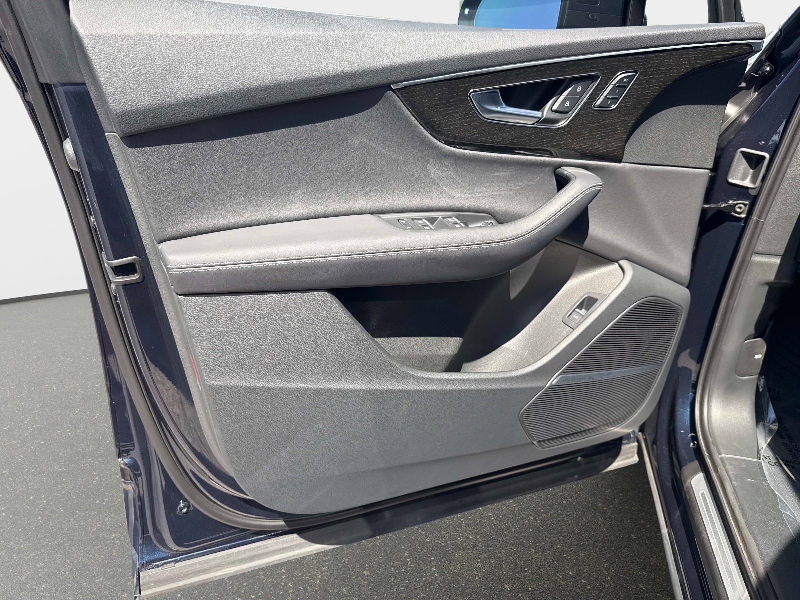 Used 2025 Audi Q7 3.0T Premium Plus image 17