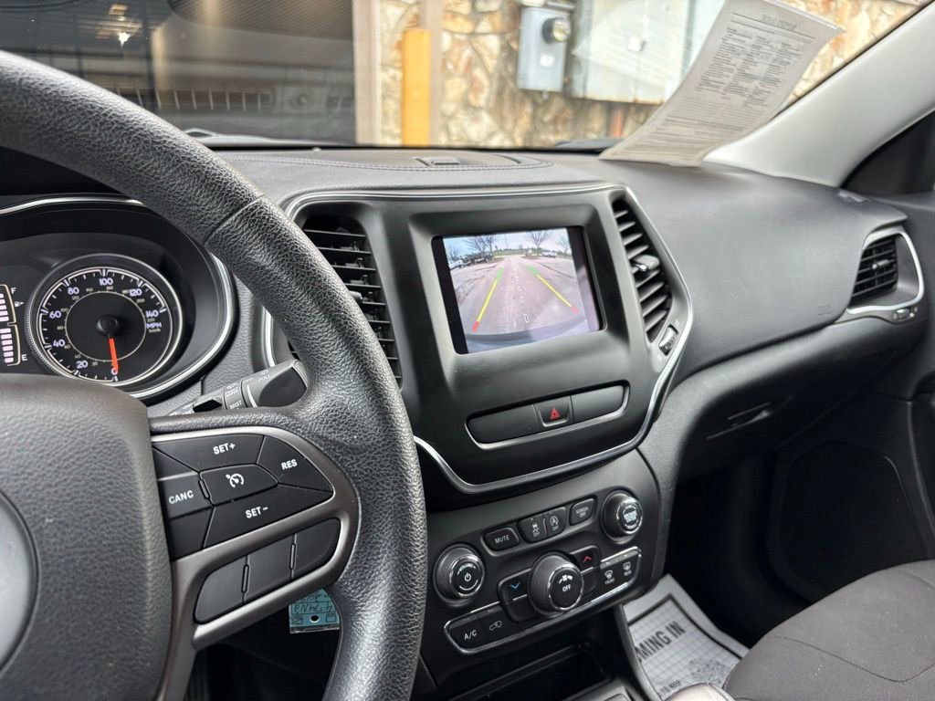 Used 2019 Jeep Cherokee Latitude w/ Popular Appearance Group image 38