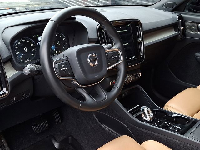 Used 2019 Volvo XC40 T5 Inscription image 4