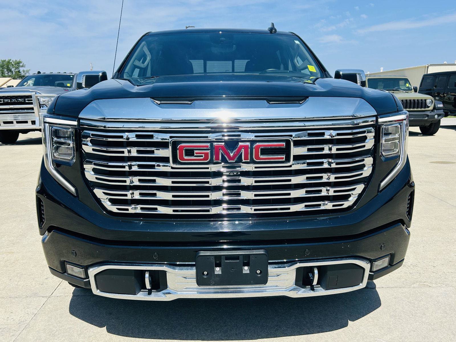 Used 2023 GMC Sierra 1500 Denali w/ Technology Package AWD/4WD image 39