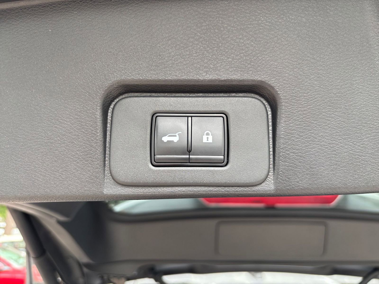 Used 2025 Nissan Rogue SV AWD/4WD image 23