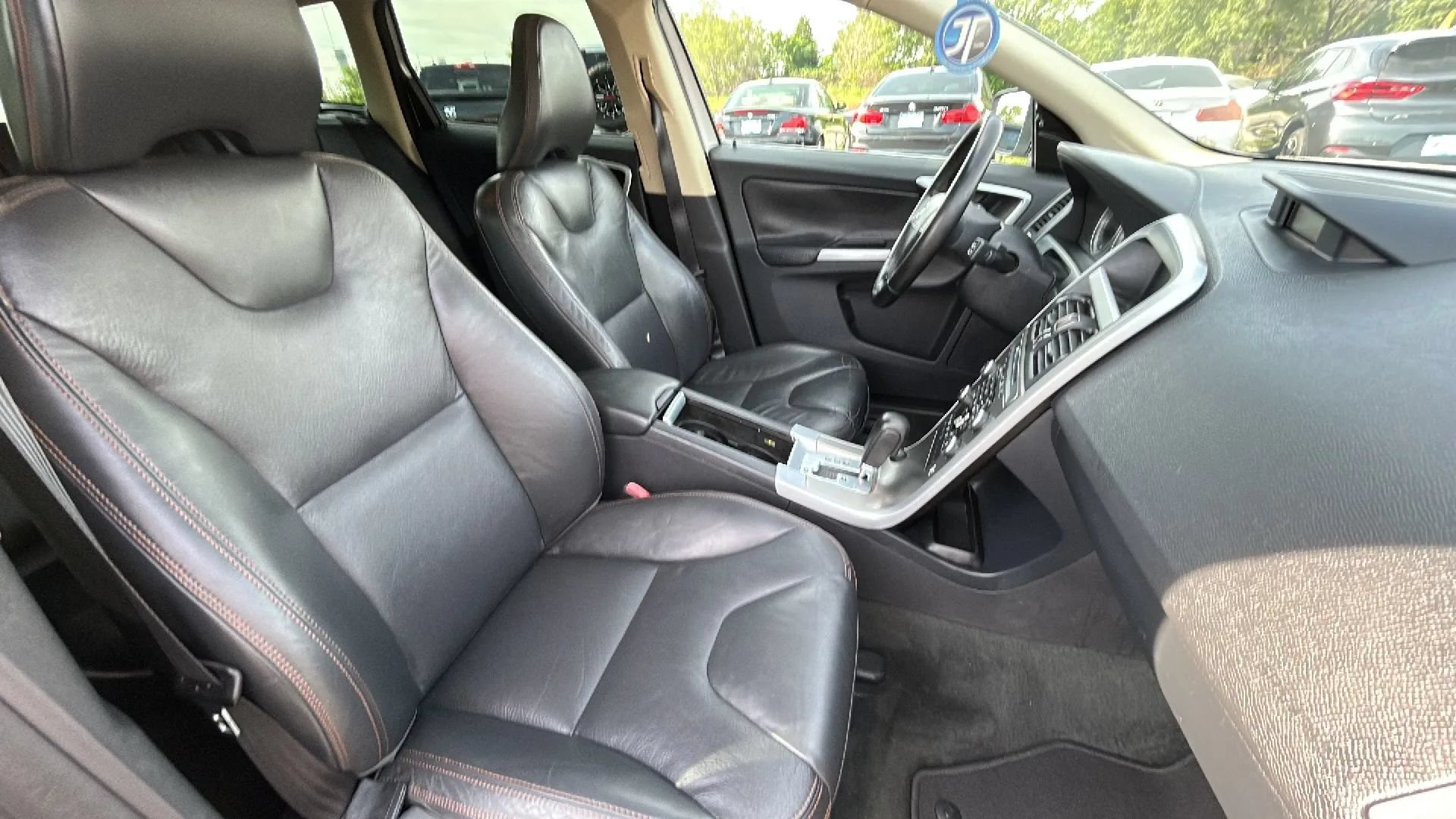 Used 2010 Volvo XC60 T6 AWD/4WD image 5