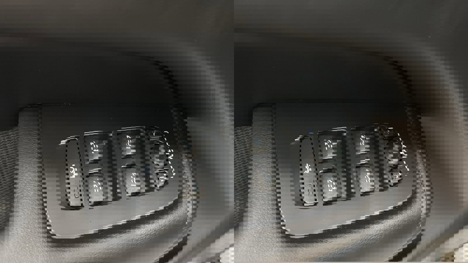 Used 2024 Volvo XC60 B5 Core image 23