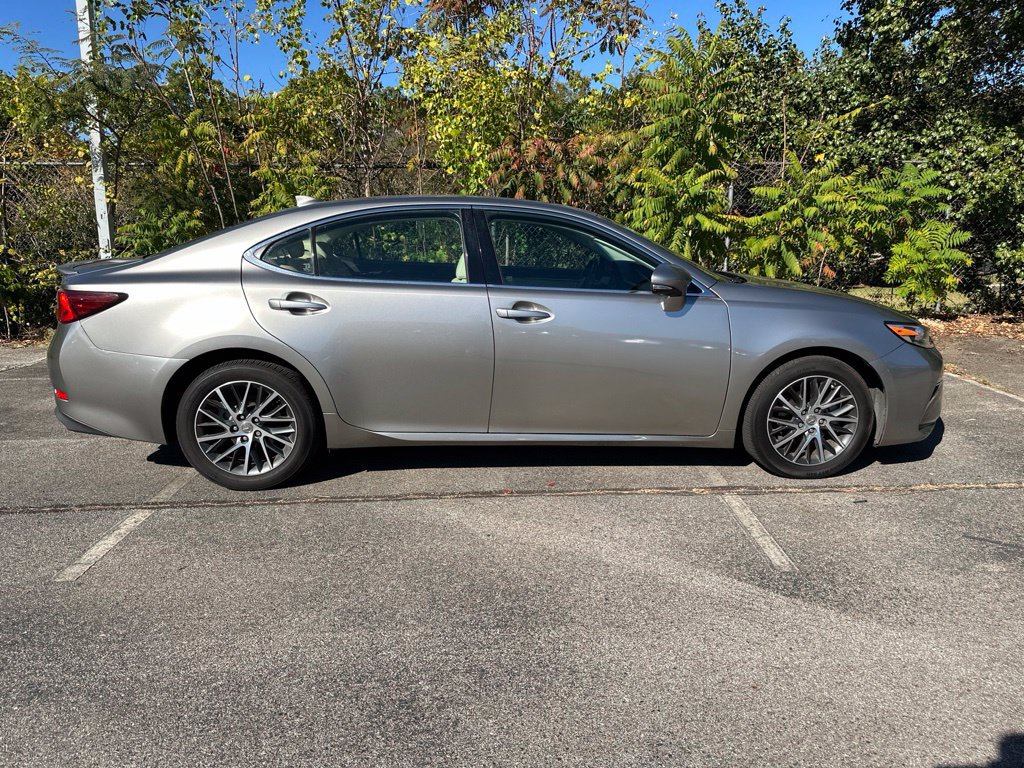 Used 2017 Lexus ES 350 w/ Navigation System Package FWD image 2