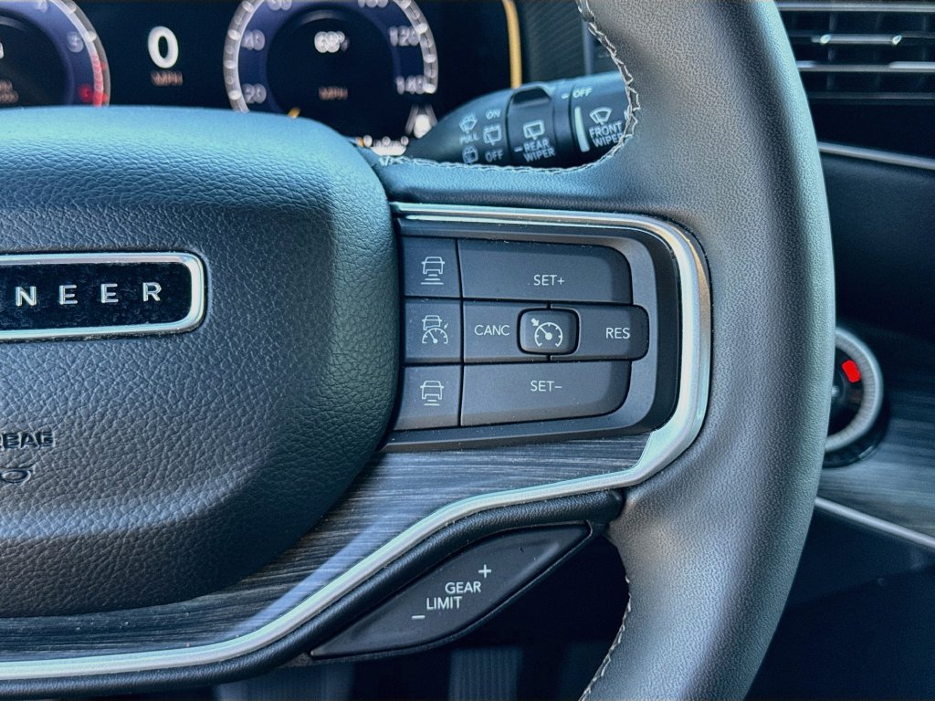 Used 2024 Jeep Wagoneer Series II RWD image 20
