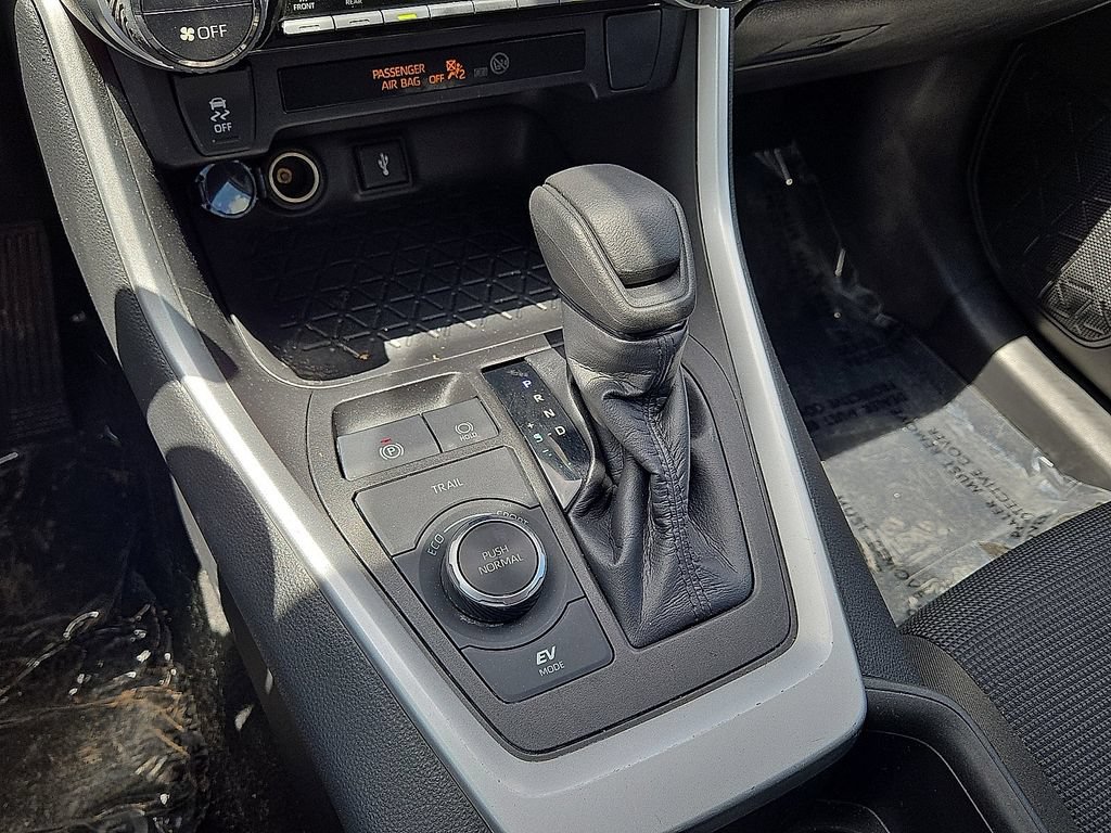 Used 2022 Toyota RAV4 LE AWD/4WD image 29