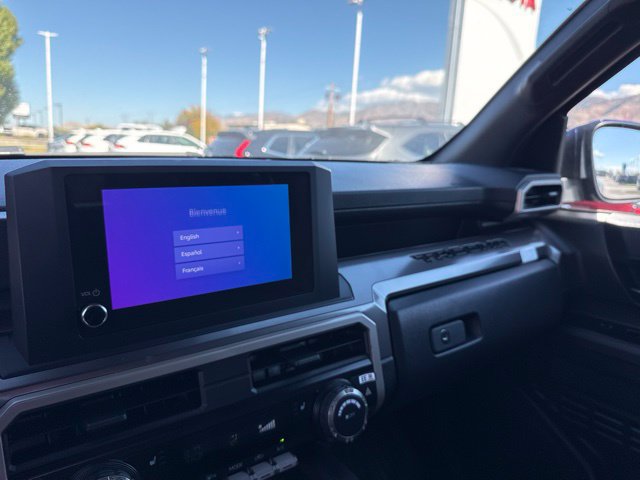 Used 2025 Toyota Tacoma TRD Sport AWD/4WD image 15