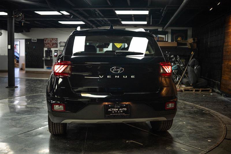 Used 2021 Hyundai Venue SEL FWD image 6
