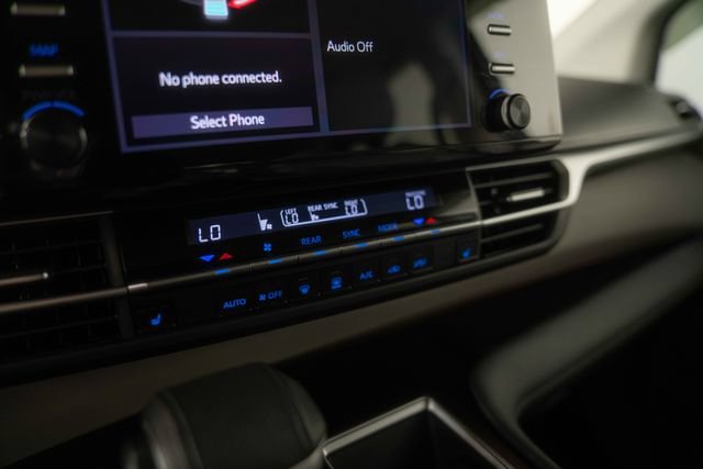 Used 2024 Toyota Sienna XLE FWD image 26