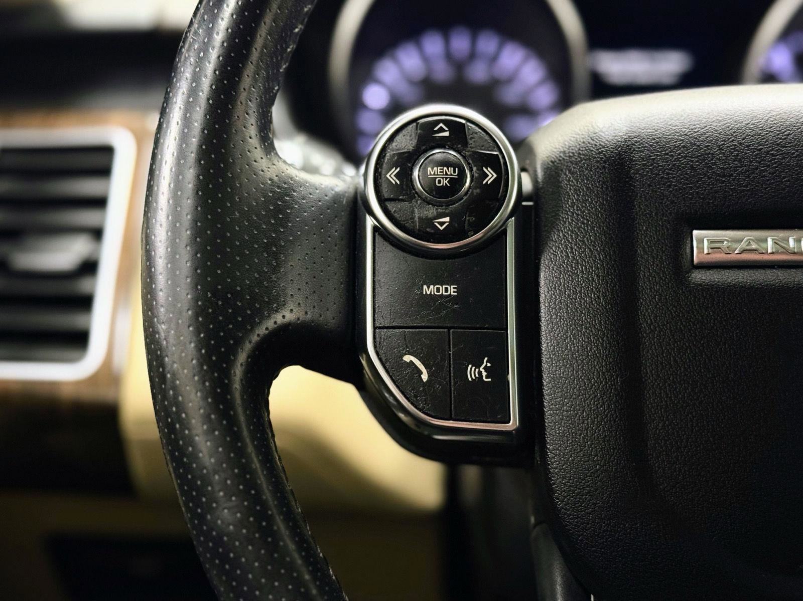 Used 2014 Land Rover Range Rover Sport HSE image 19