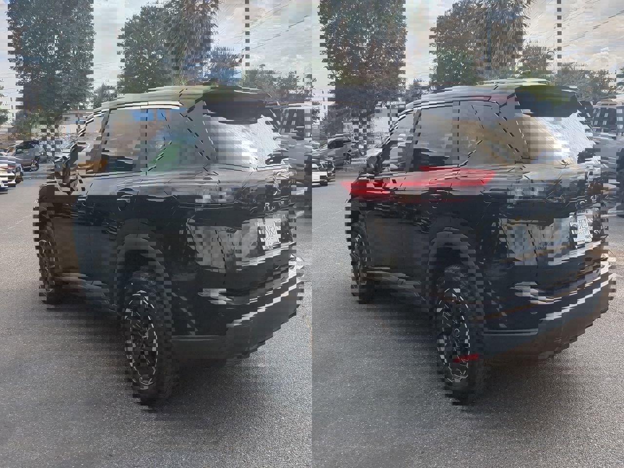 Used 2024 Nissan Rogue SV image 5