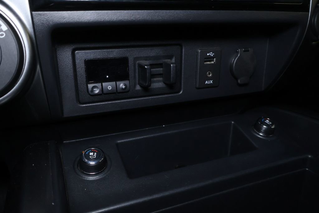 Used 2018 Nissan Titan Platinum Reserve image 32