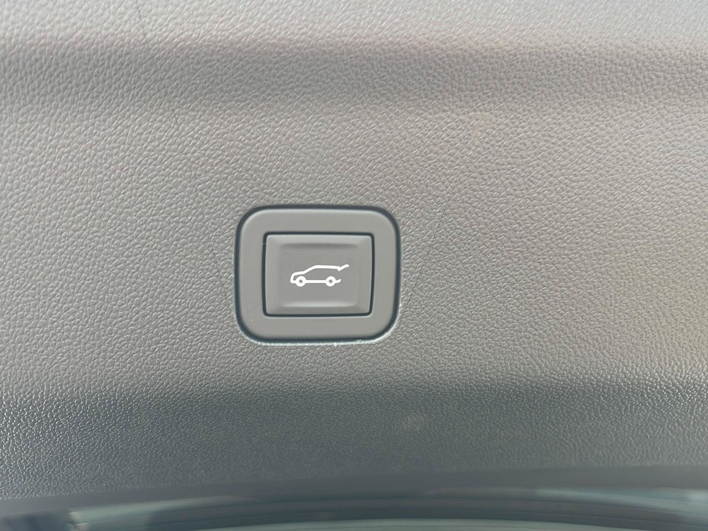 New 2026 Chevrolet Suburban Premier w/ Sun And Tow Package AWD/4WD image 30