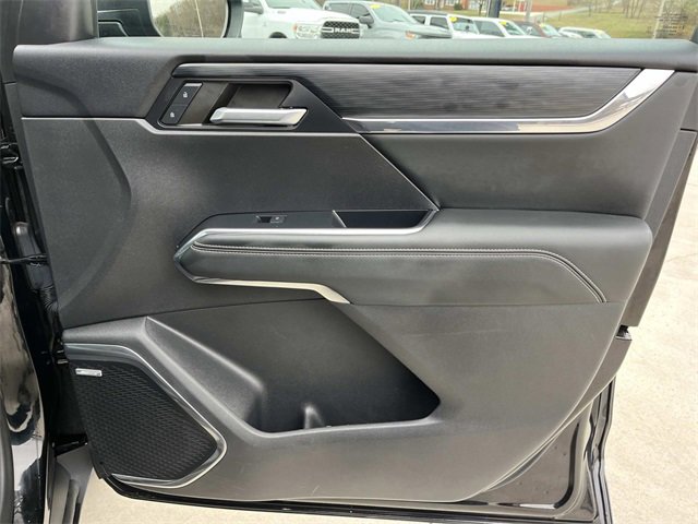 Used 2024 GMC Acadia Elevation image 27