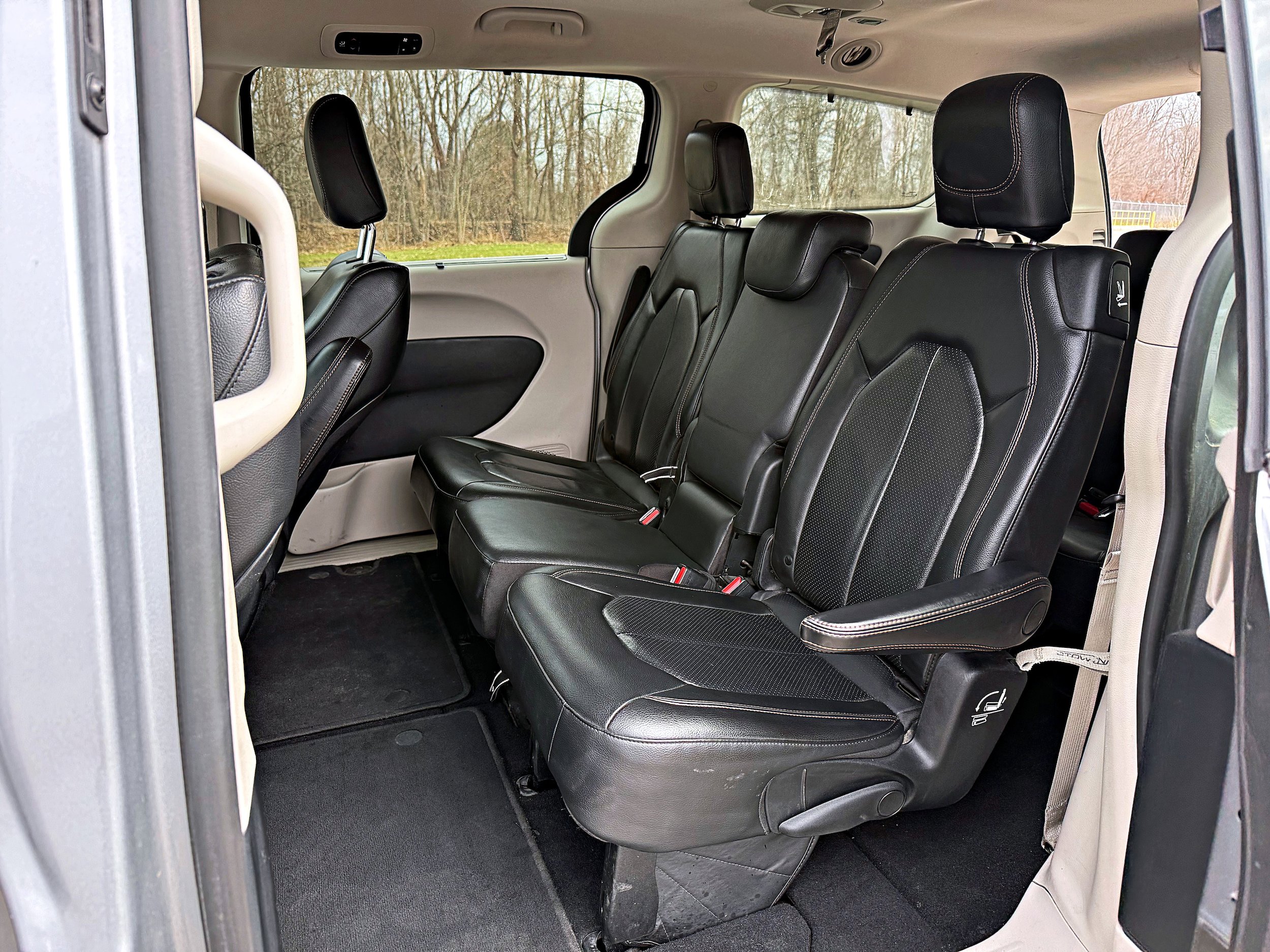 Used 2020 Chrysler Pacifica Touring-L image 18