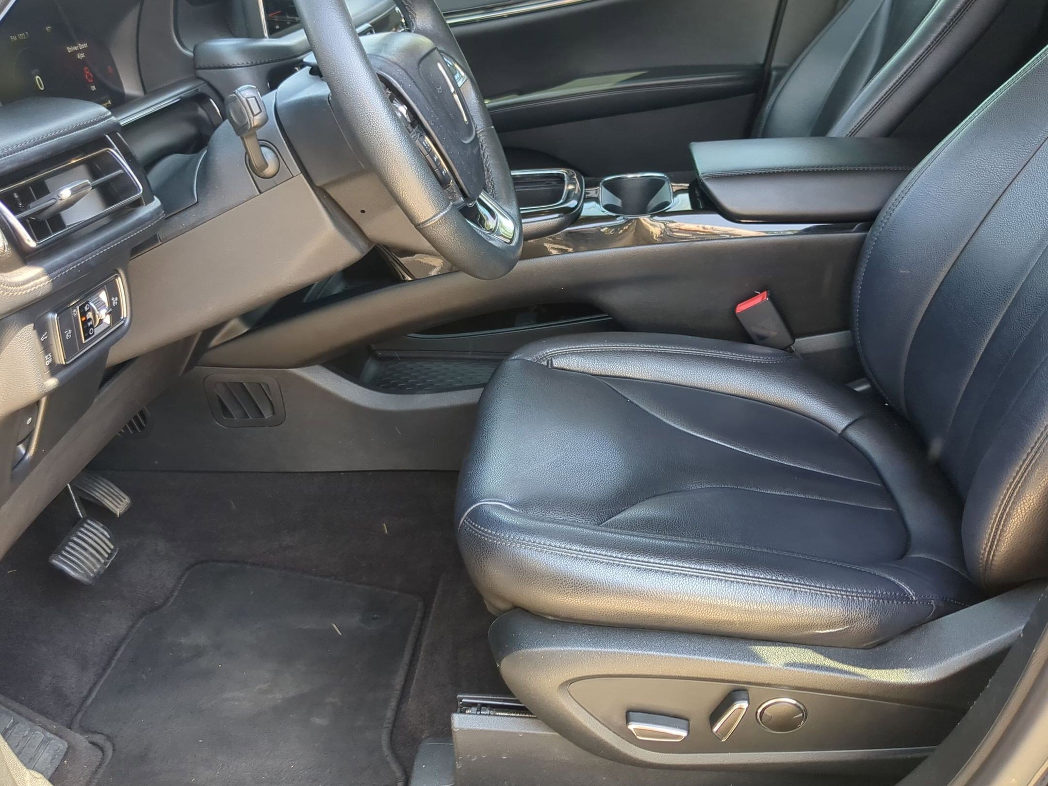 Used 2021 Lincoln Nautilus FWD image 11