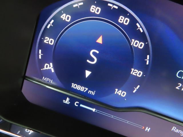 Used 2024 Chevrolet Silverado 2500 LT w/ Convenience Package image 21