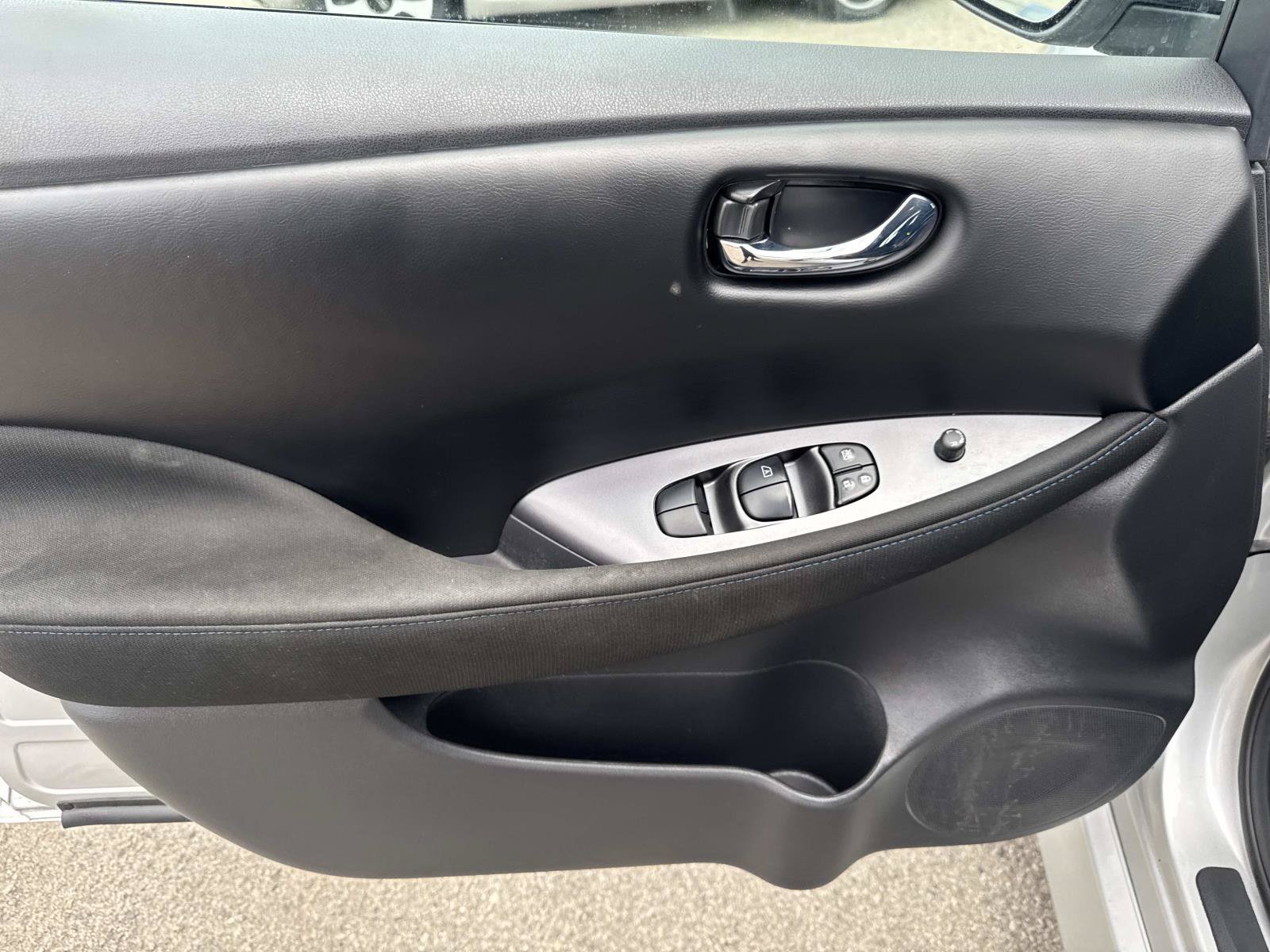Used 2025 Nissan Leaf S FWD image 12