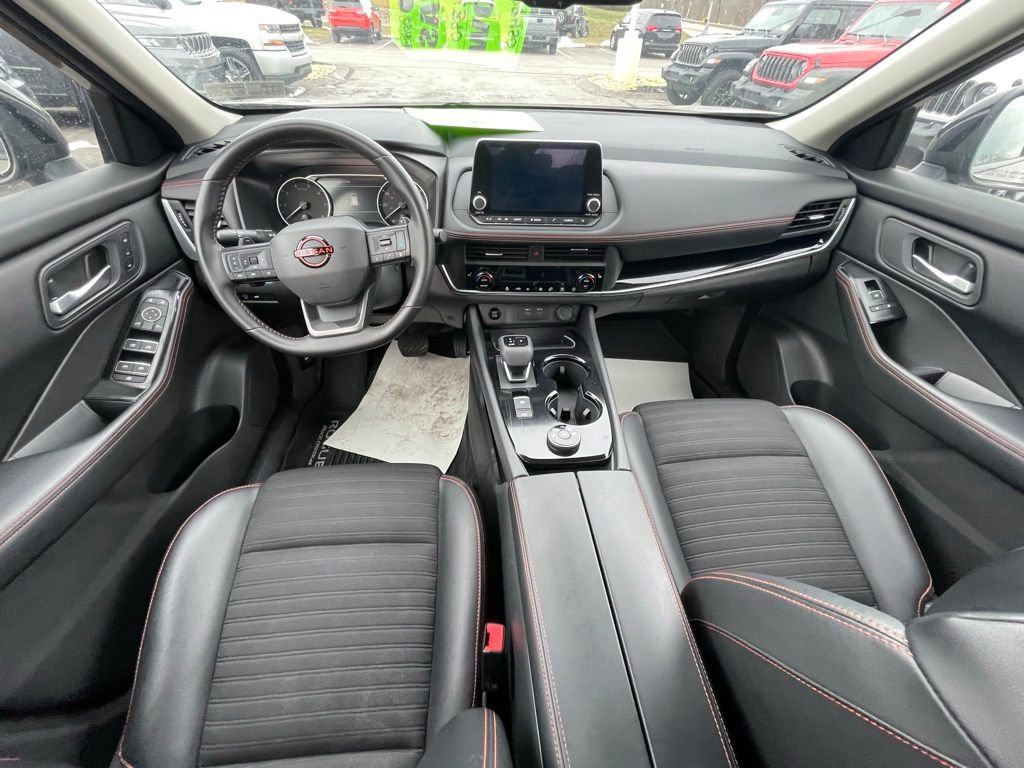 Used 2025 Nissan Rogue SV w/ Rock Creek Premium Package image 28