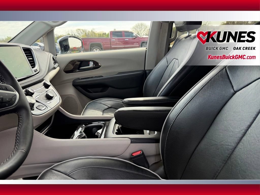 Used 2023 Chrysler Pacifica Limited FWD image 10