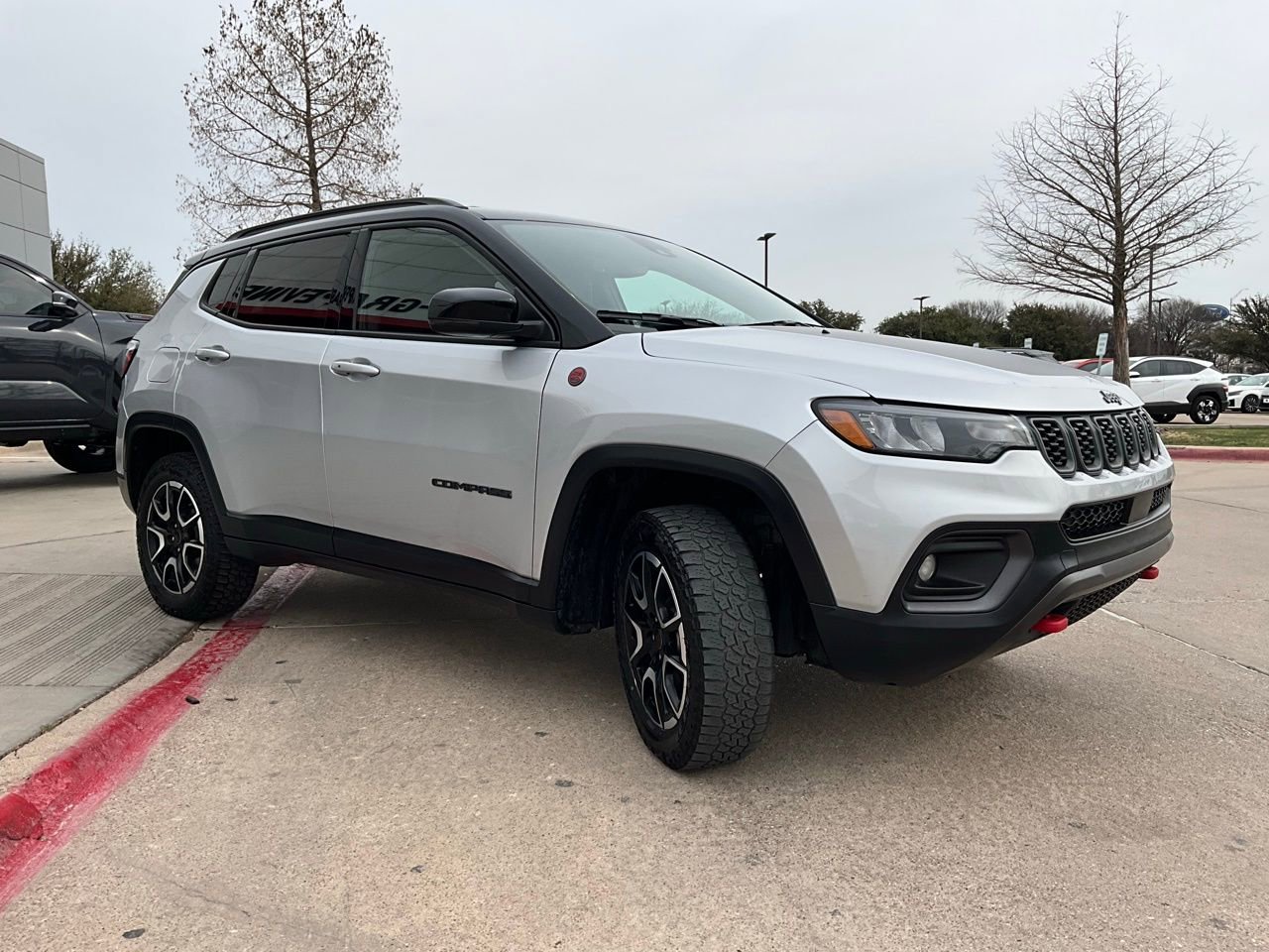 Used 2025 Jeep Compass Trailhawk image 4