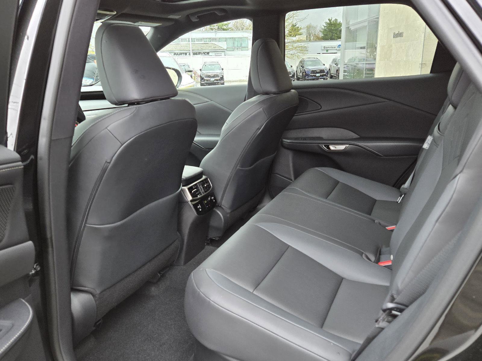 Used 2025 Lexus RX 350 Premium w/ Accessory Package AWD/4WD image 20