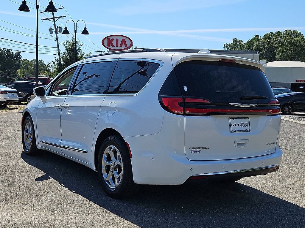 Used 2022 Chrysler Pacifica Limited FWD image 5