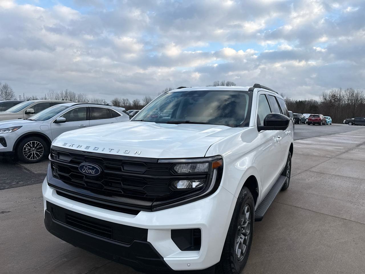 New 2025 Ford Expedition Active AWD/4WD image 13