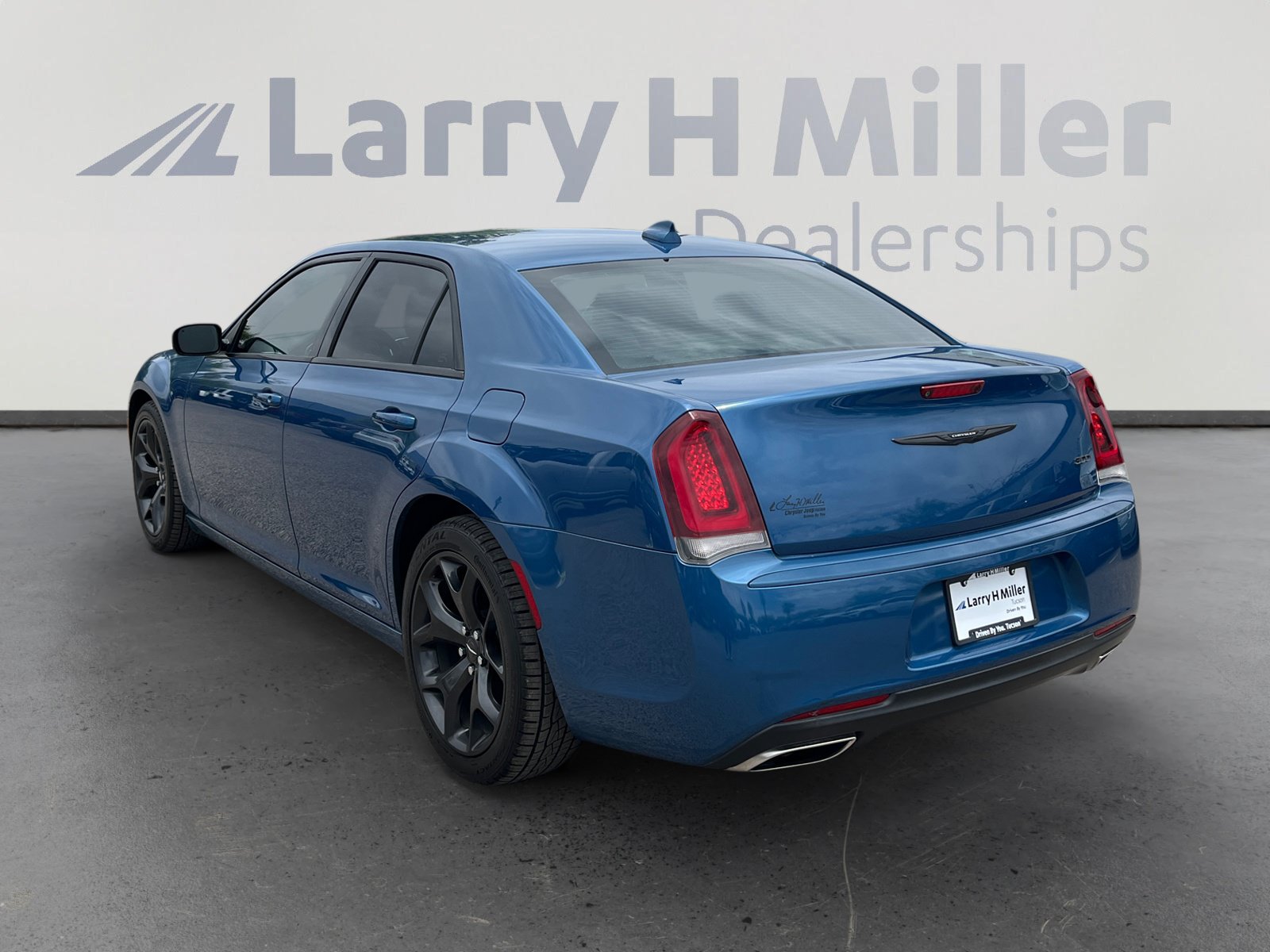 Certified 2020 Chrysler 300 Touring w/ Sport Appearance Package RWD image 3