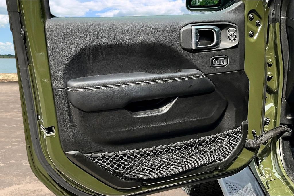 Used 2022 Jeep Wrangler Unlimited Sahara AWD/4WD image 22