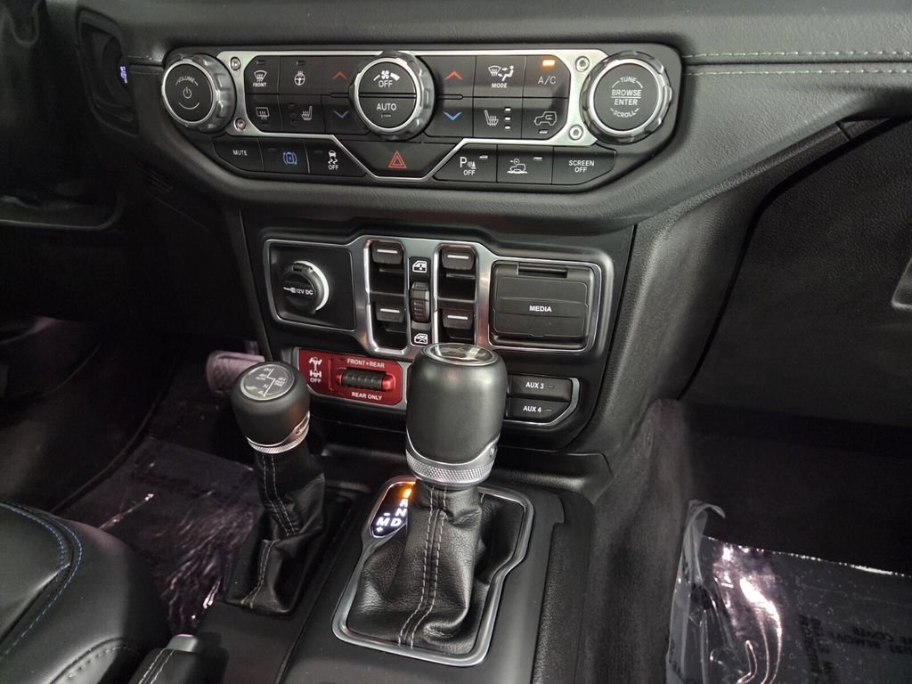 Used 2024 Jeep Wrangler Unlimited Rubicon 4xe AWD/4WD image 45