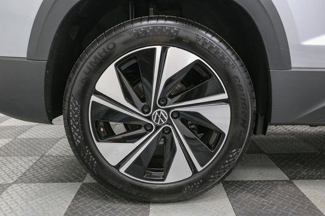 Certified 2024 Volkswagen Taos SE image 20
