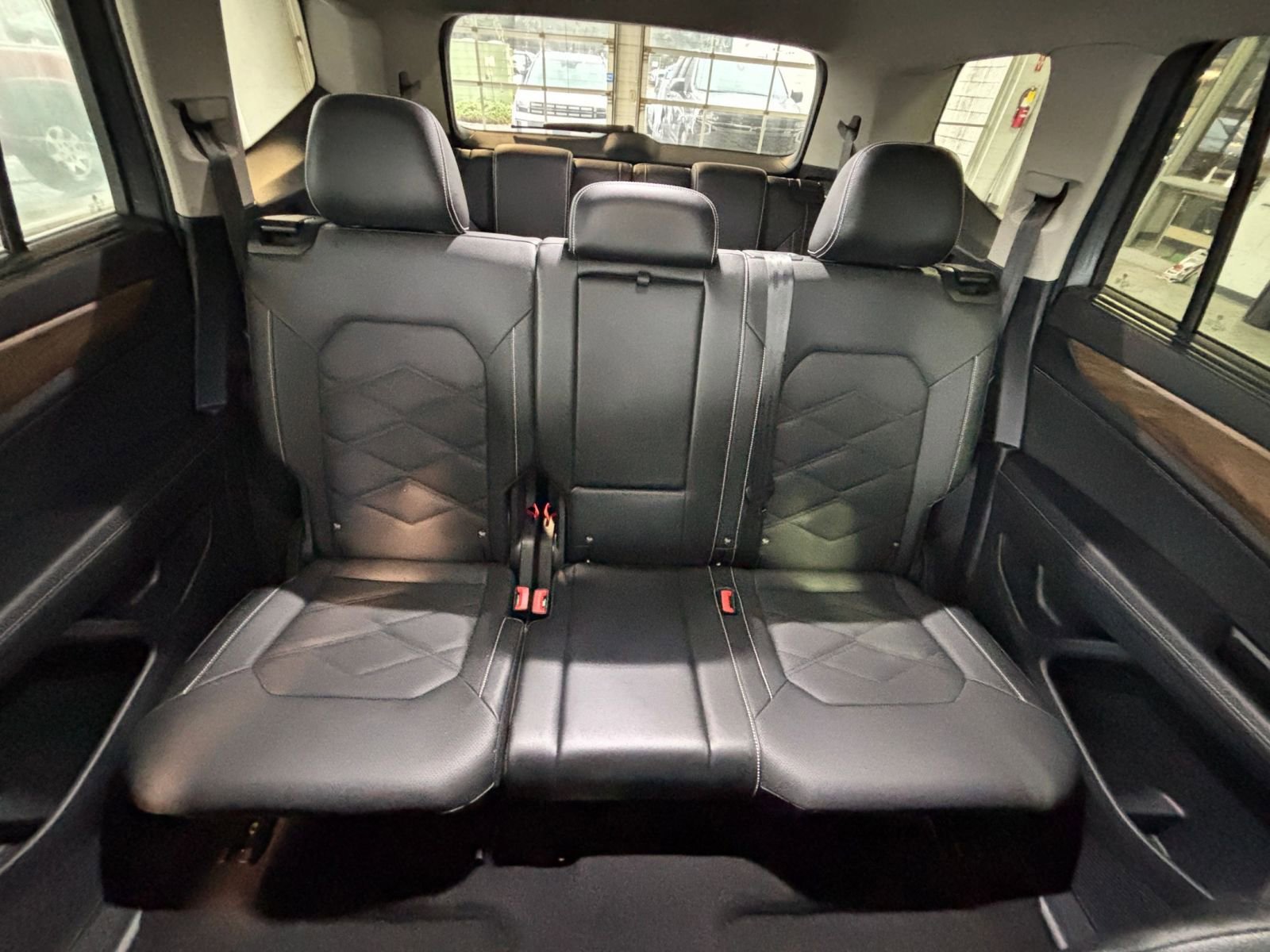 Used 2025 Volkswagen Atlas SE image 38