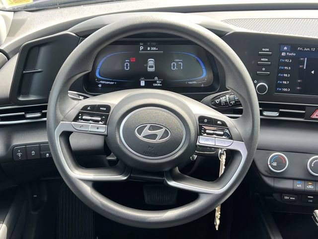 Certified 2025 Hyundai Elantra SE FWD image 14