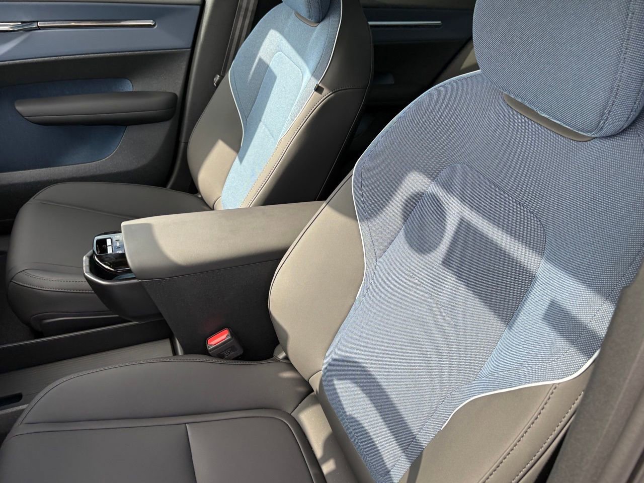 New 2026 Volvo EX30 Plus w/ Protection Package Premier image 16