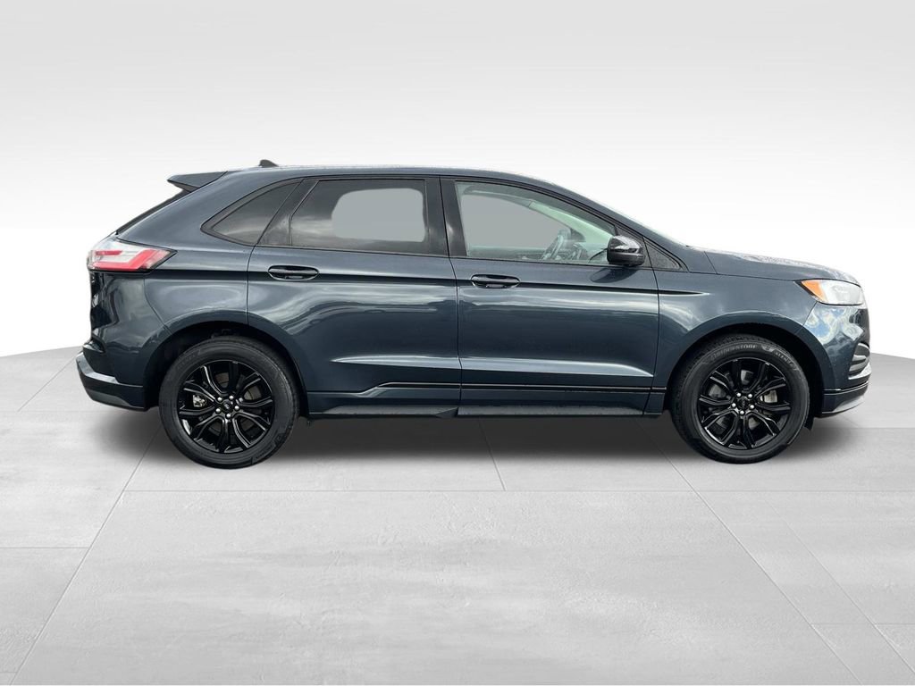 Used 2022 Ford Edge SE w/ Black Appearance Package image 2