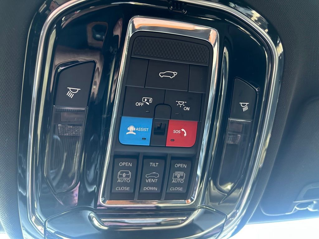 Used 2023 Jeep Grand Cherokee Overland AWD/4WD image 25