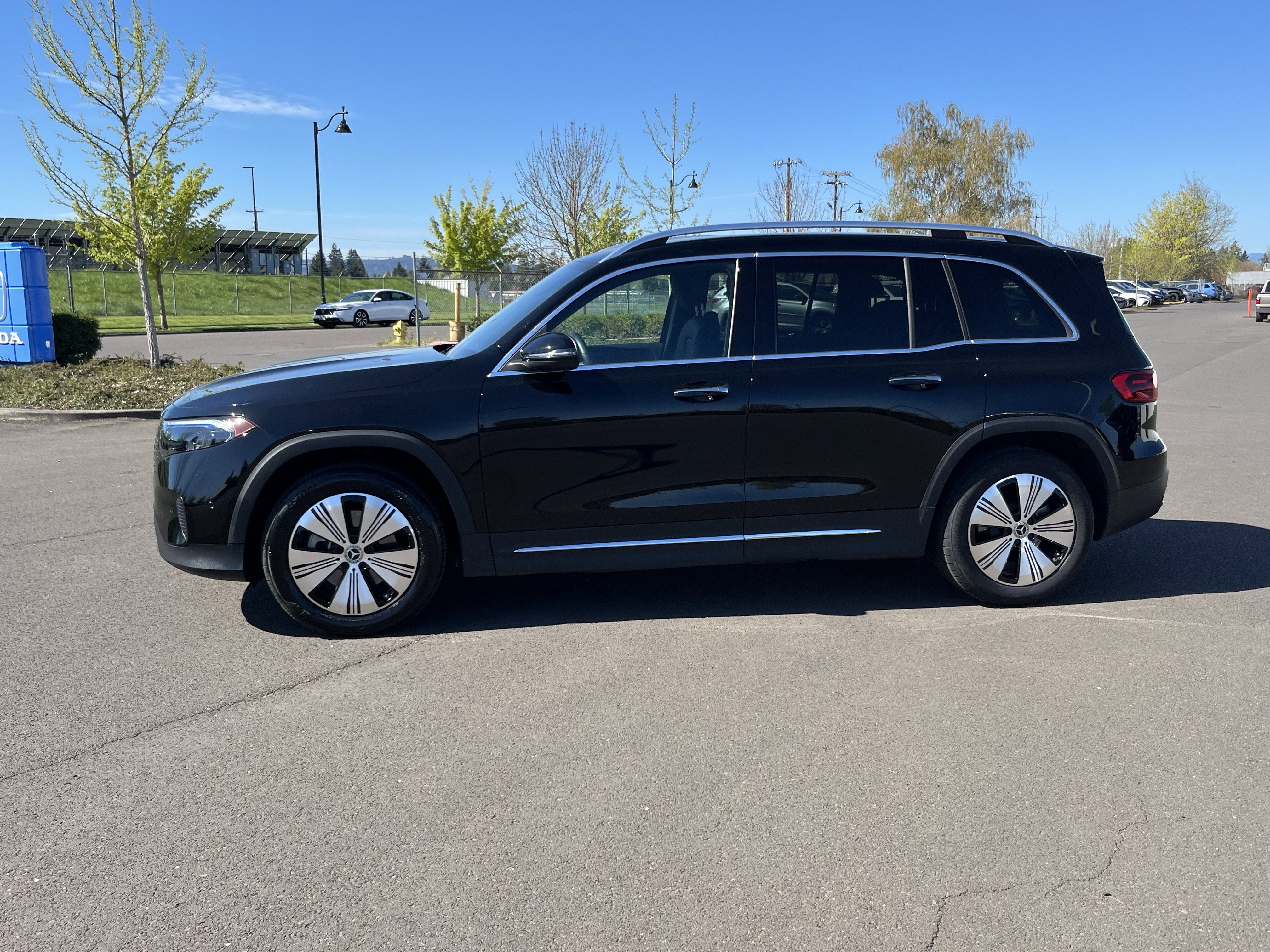 Used 2024 Mercedes-Benz EQB 300 4MATIC image 2