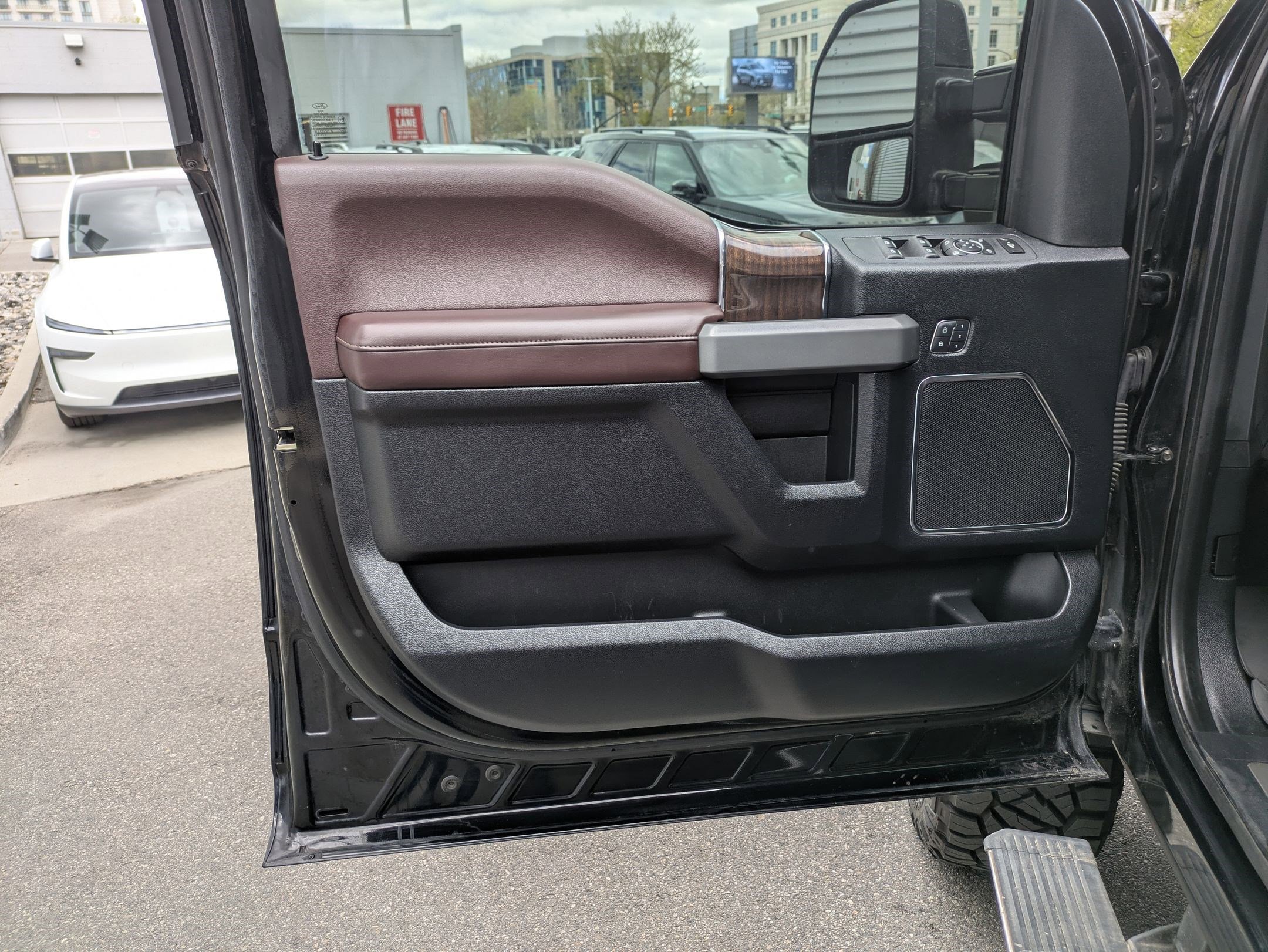 Used 2017 Ford F350 Platinum w/ Platinum Ultimate Package image 12