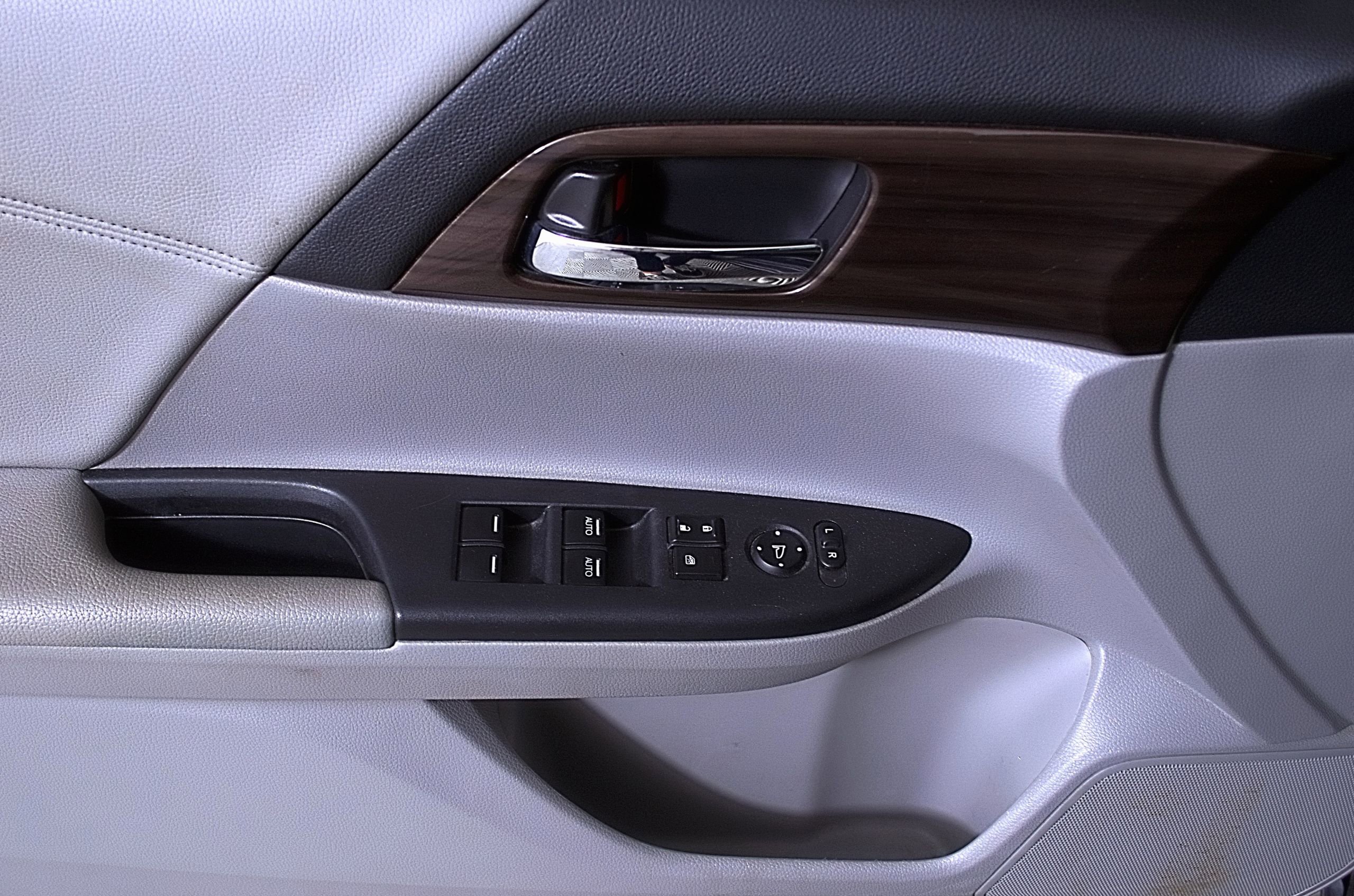 Used 2017 Honda Accord EX image 17