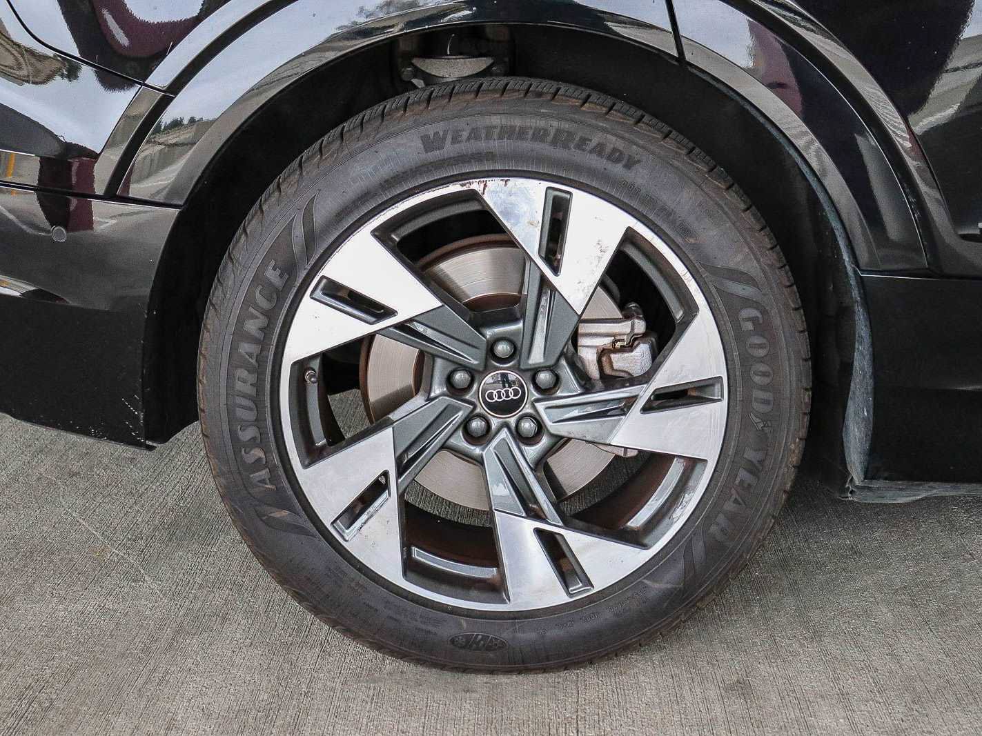Used 2023 Audi e-tron Premium w/ Convenience Plus Package AWD/4WD image 10