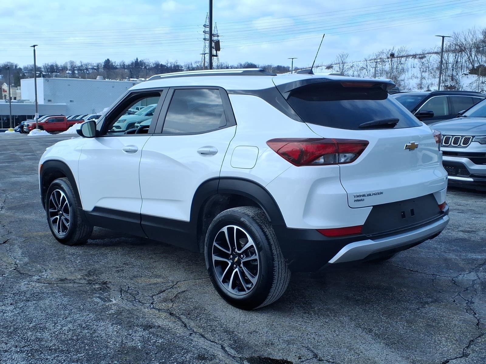Used 2025 Chevrolet TrailBlazer LT image 3