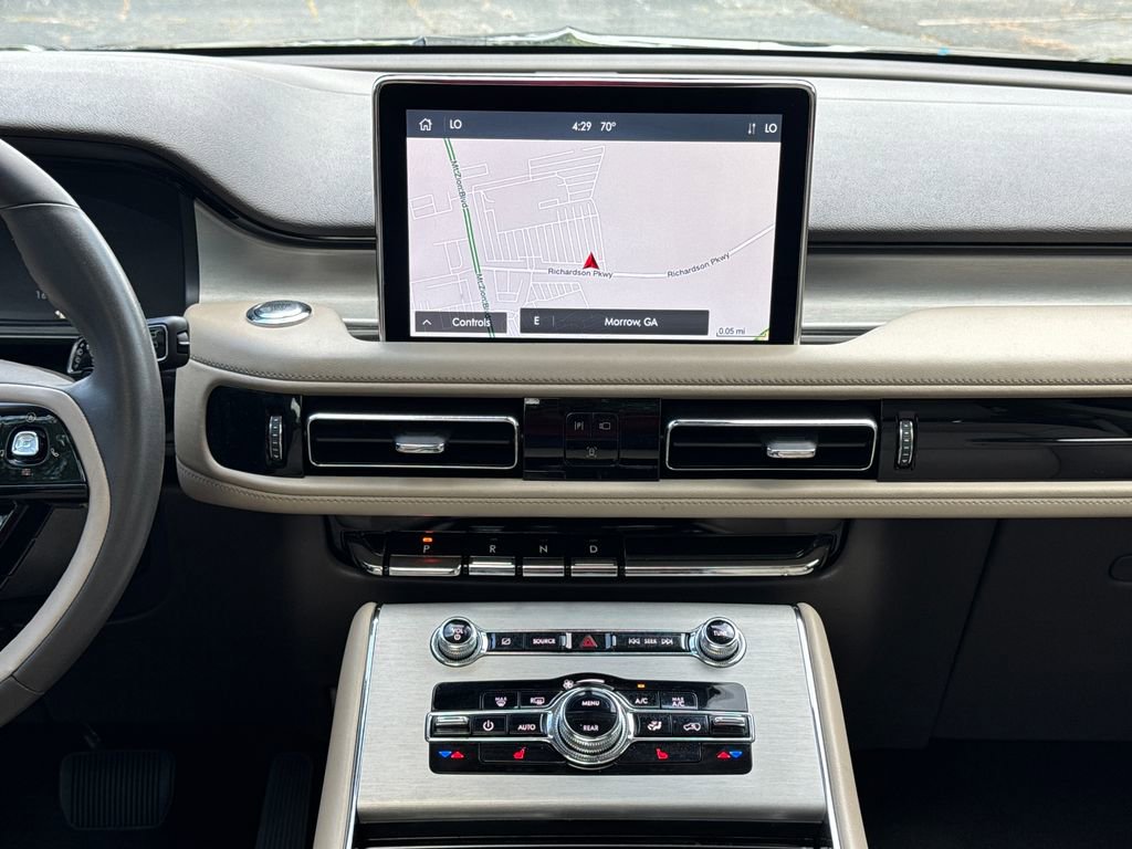 Used 2023 Lincoln Aviator AWD w/ Premium Package image 18