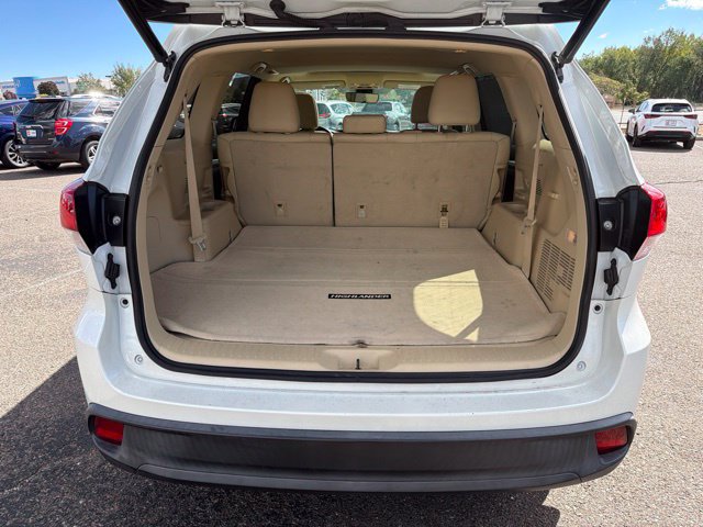 Used 2019 Toyota Highlander XLE w/ Carpet Mat Package (TMS) AWD/4WD image 8