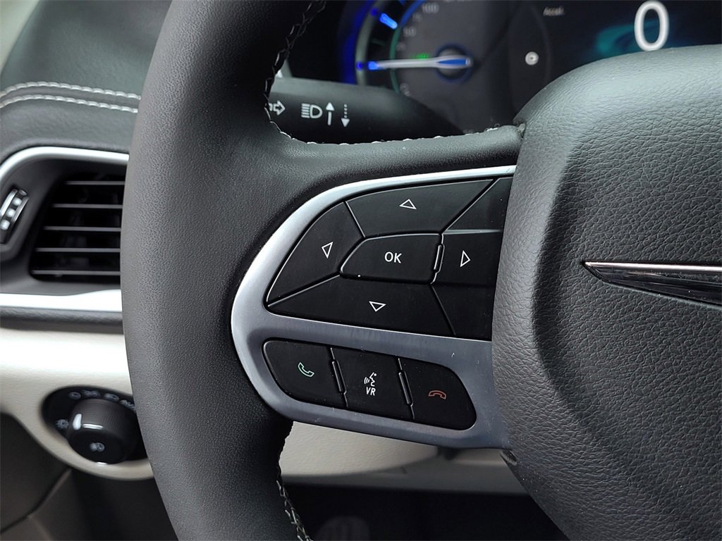 Used 2022 Chrysler Pacifica Touring-L image 24