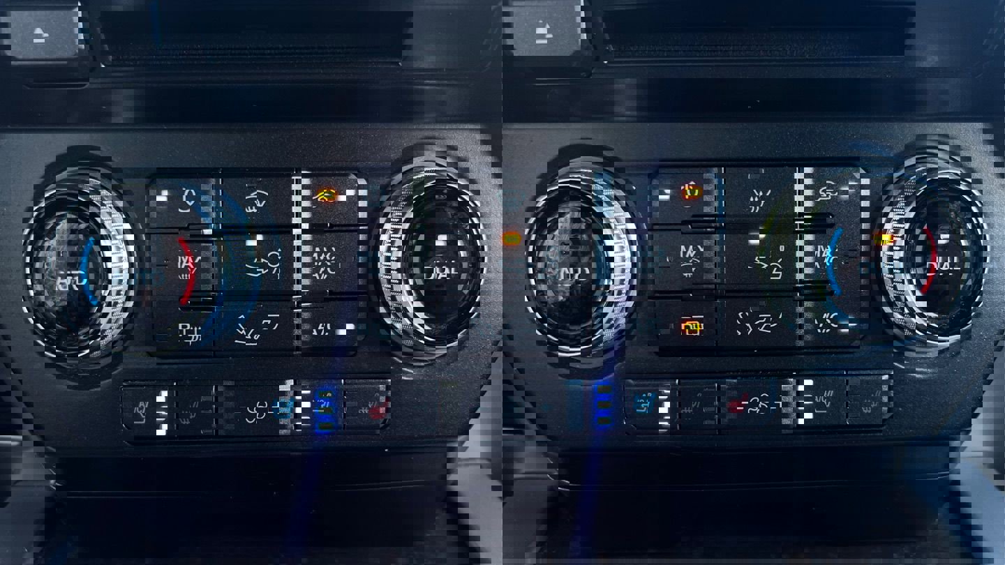 Used 2016 Ford F150 Platinum w/ Equipment Group 701A Luxury AWD/4WD image 38