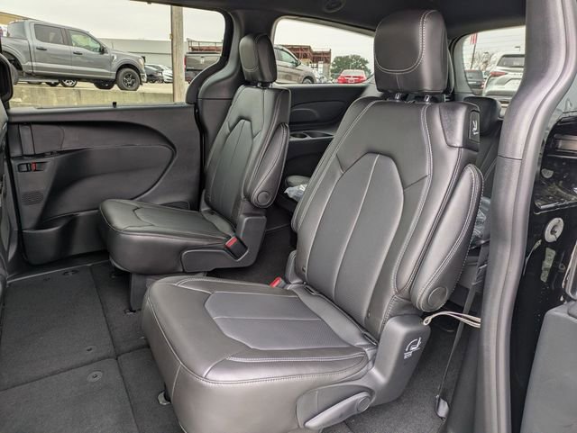 New 2026 Chrysler Pacifica Select w/ S Appearance Package image 21